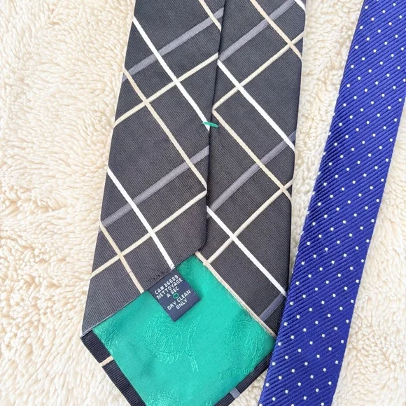 Tommy Hilfiger Silk Tie | Classic Preppy Quiet Luxury Menswear | Polka Dot Blue - Picture 9 of 10
